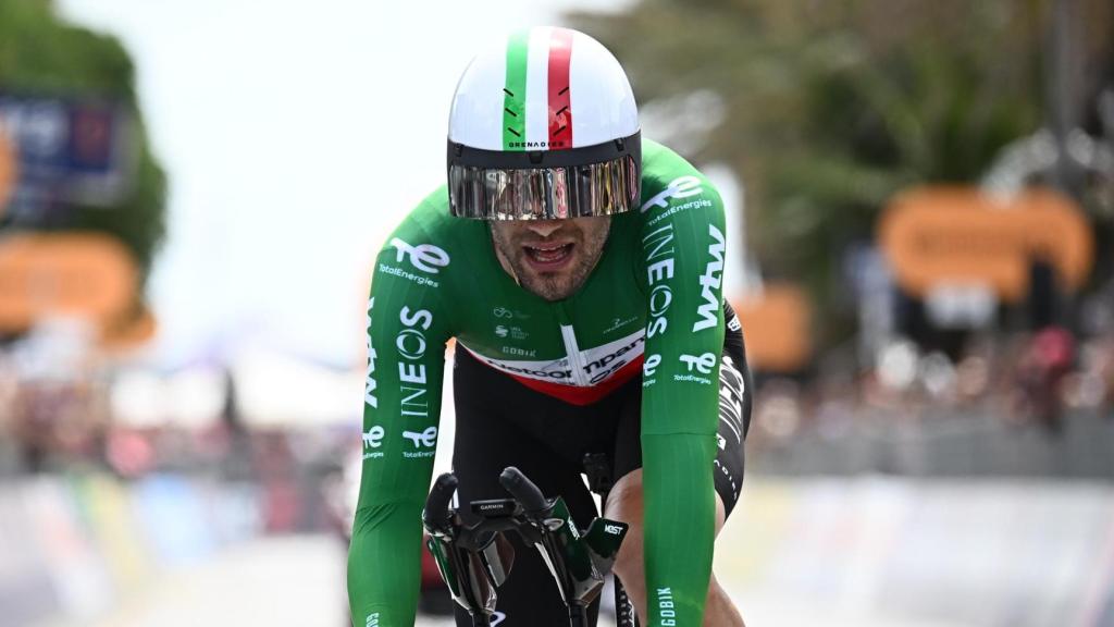 Filippo Ganna, durante la contrarreloj de la 10ª etapa del Giro de Italia.