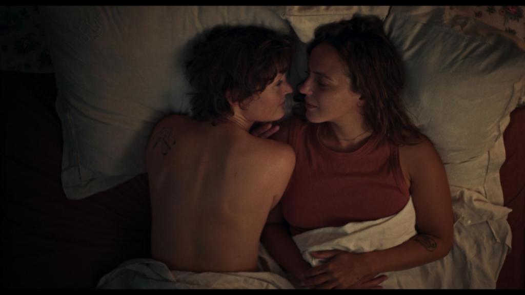 Vicky Krieps y Monia Chokri, en 'Love Me Tender'