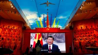 El Museo Militar de la Revolución China de Pekín muestra el retrato de Xi Jinping rodeado de las nuevas aeronaves chinas.