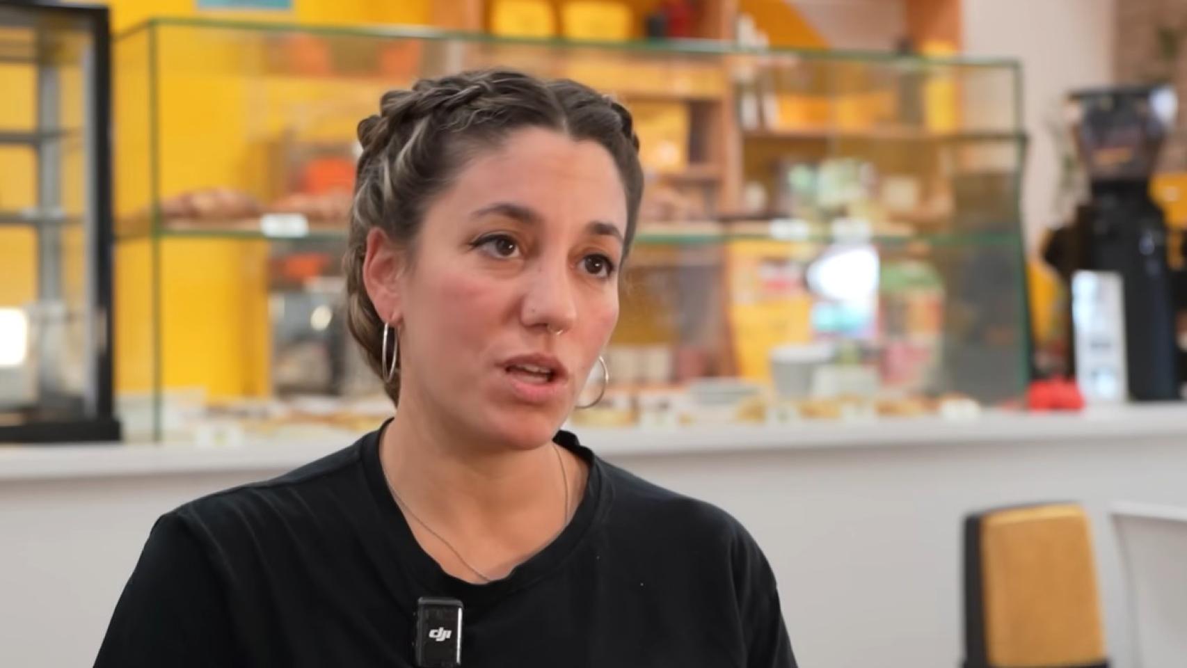 Lorena, dueña de una cafetería.