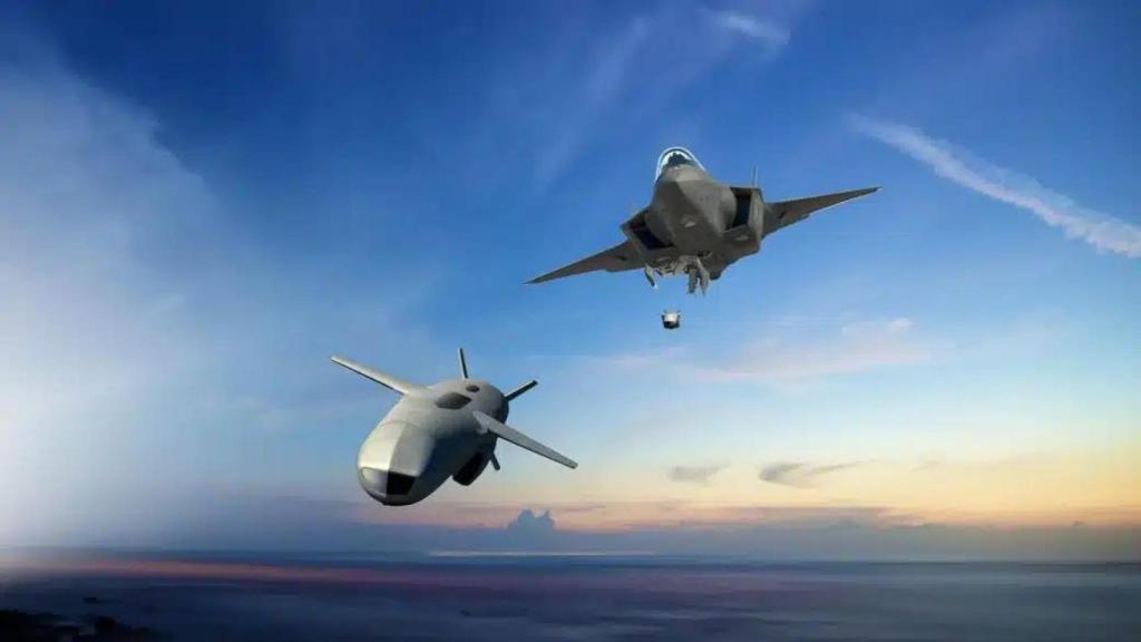 Ilustración de un MQ-25A Stingray volando junto a un caza de combate.