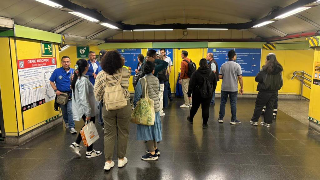 La parada de Diego de León por el corte en Metro de Madrid este martes.