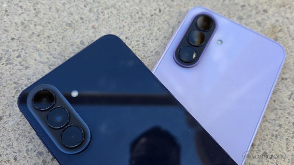 Samsung Galaxy A37 (violeta) y A57 (azul)