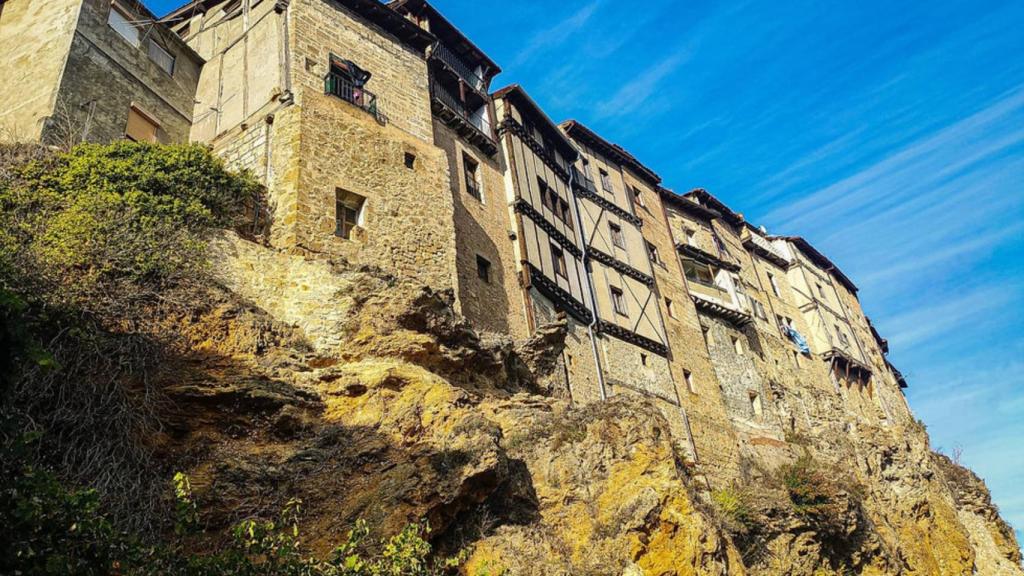 Frías eleva la ingeniería medieval a niveles extraordinarios.