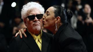 Pedro Almodóvar y Rossy de Palma, en la première de 'Amarga Navidad' en Cannes. Foto: EFE/EPA/TERESA SUAREZ