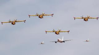 Imagen del desfile aéreo de las Fuerzas Armadas.