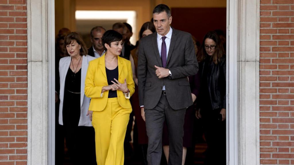 Isabel Rodríguez junto a Pedro Sánchez.