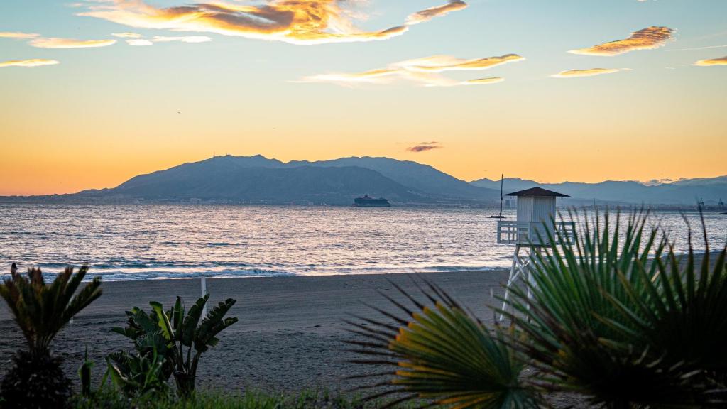 La playa de Cala del Moral en el Rincón de la Victoria (Málaga)