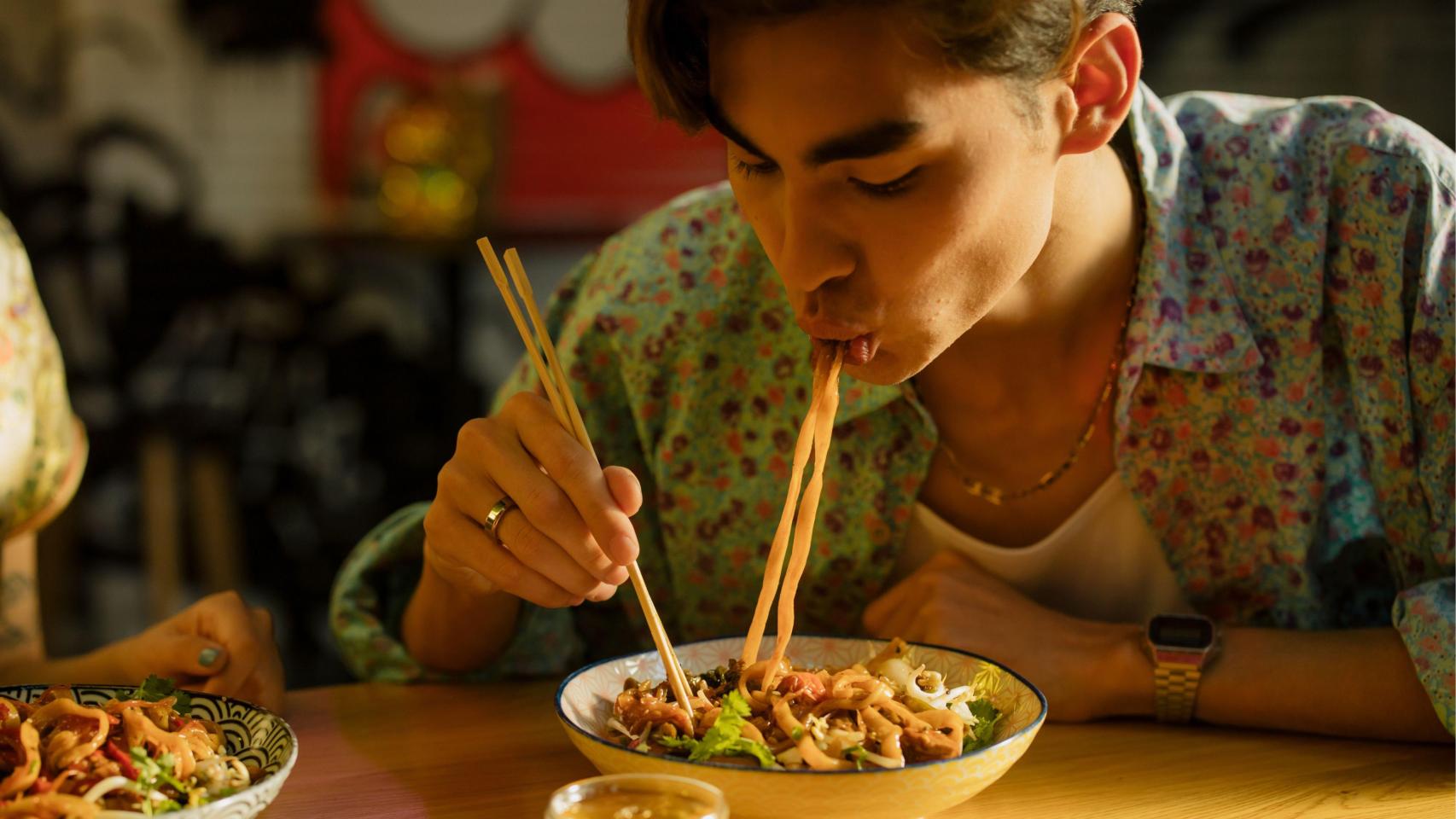 Hombre comiendo.jpg