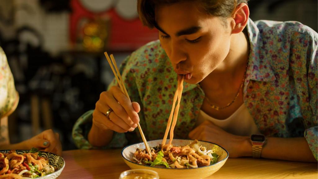 Hombre comiendo.jpg