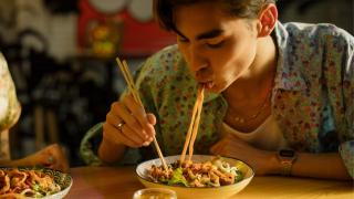 Hombre comiendo.jpg