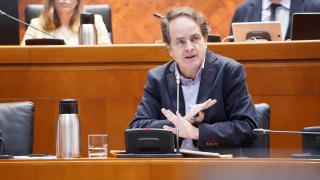 El consejero de Hacienda, Roberto Bermúdez de Castro, este miércoles, en el Parlamento aragonés. 