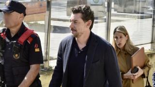 Jonathan Andic, el hijo del fundador de Mango, a su salida del Juzgado de Instrucción 5 de Martorell al hacer efectivo el pago de un millón de euros de fianza.