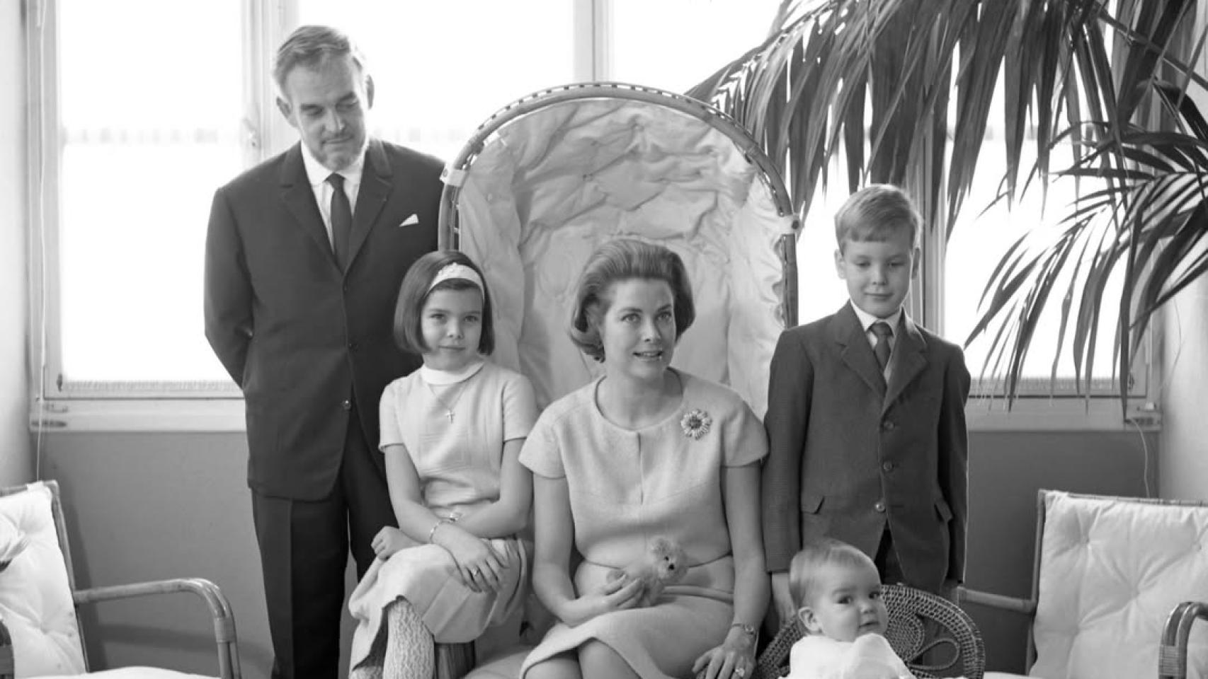 Los príncipes Rainiero y Grace Kelly, en una imagen familiar.