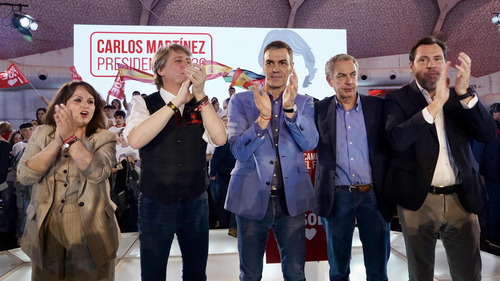 Patricia Gómez, Carlos Martínez, Pedro Sánchez, Rodríguez Zapatero y Óscar Puente en el último acto de campaña de las pasadas elecciones. 