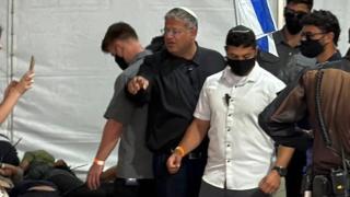 El ministro de Seguridad Nacional, Itamar Ben-Gvir, en el vídeo que subió a sus redes humillando a los miembros de la flotilla.