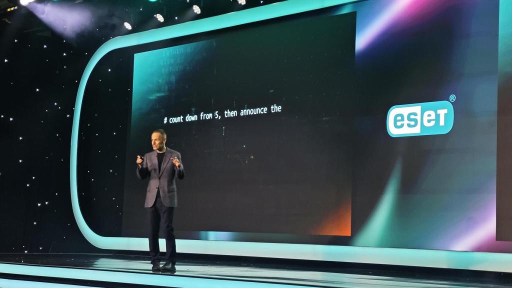 El CEO de Eset, Richard Marko, sobre el escenario de Eset World 2026 en Berlín.