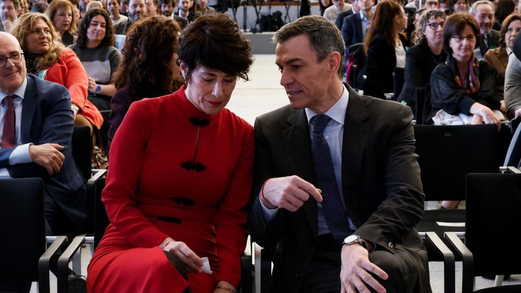 Elma Saiz junto al presidente Pedro Sánchez.