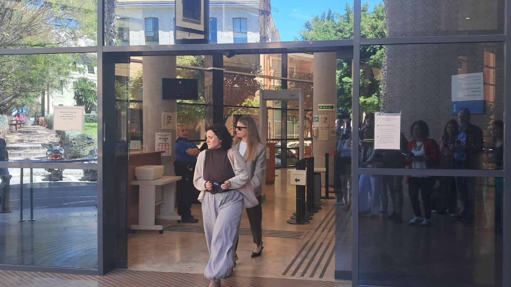 Rocío Gómez, saliendo de los juzgados este miércoles.