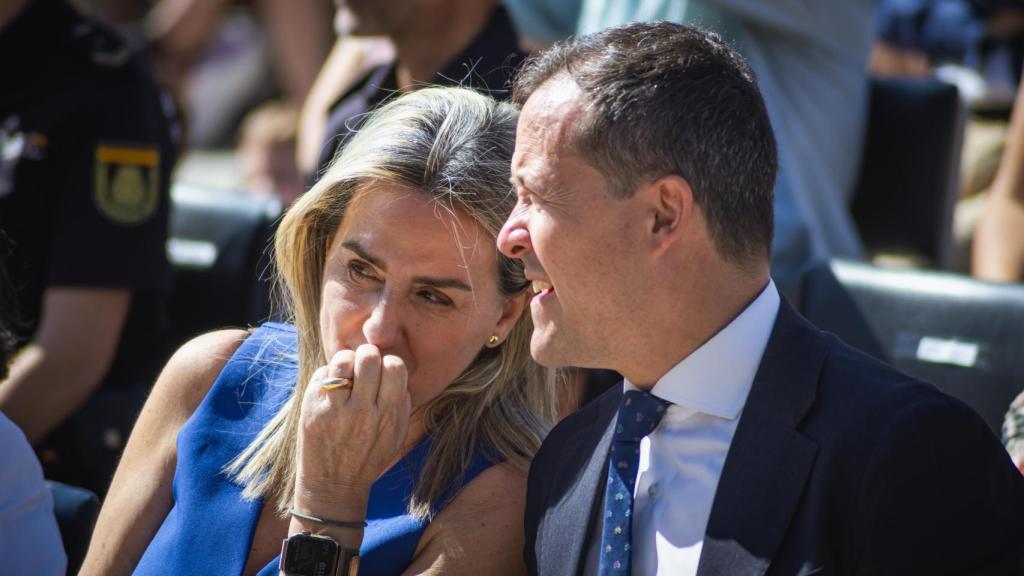 Milagros Tolón y Carlos Velázquez este miércoles en el colegio Alfonso VI de Toledo.