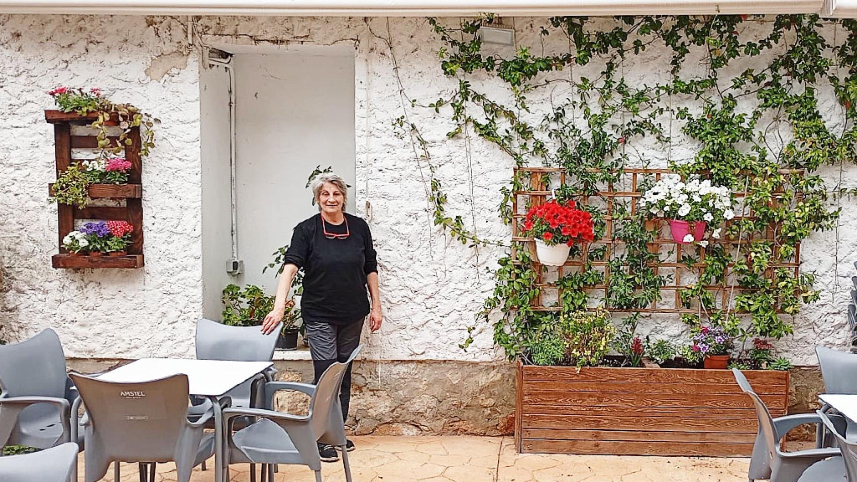 Ana Blanco Torres en la terraza del Bar Gallo.