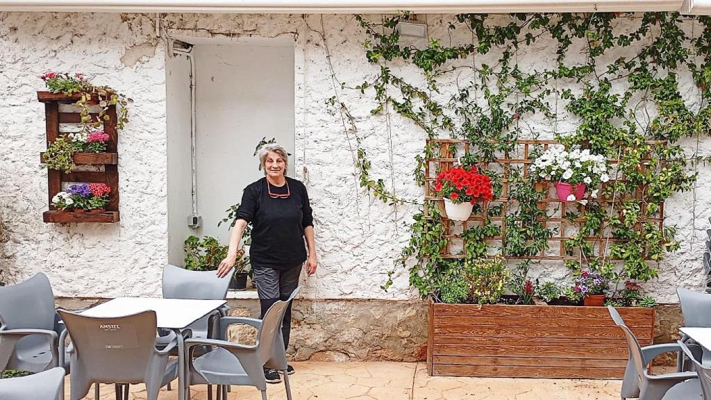 Ana Blanco Torres en la terraza del Bar Gallo.