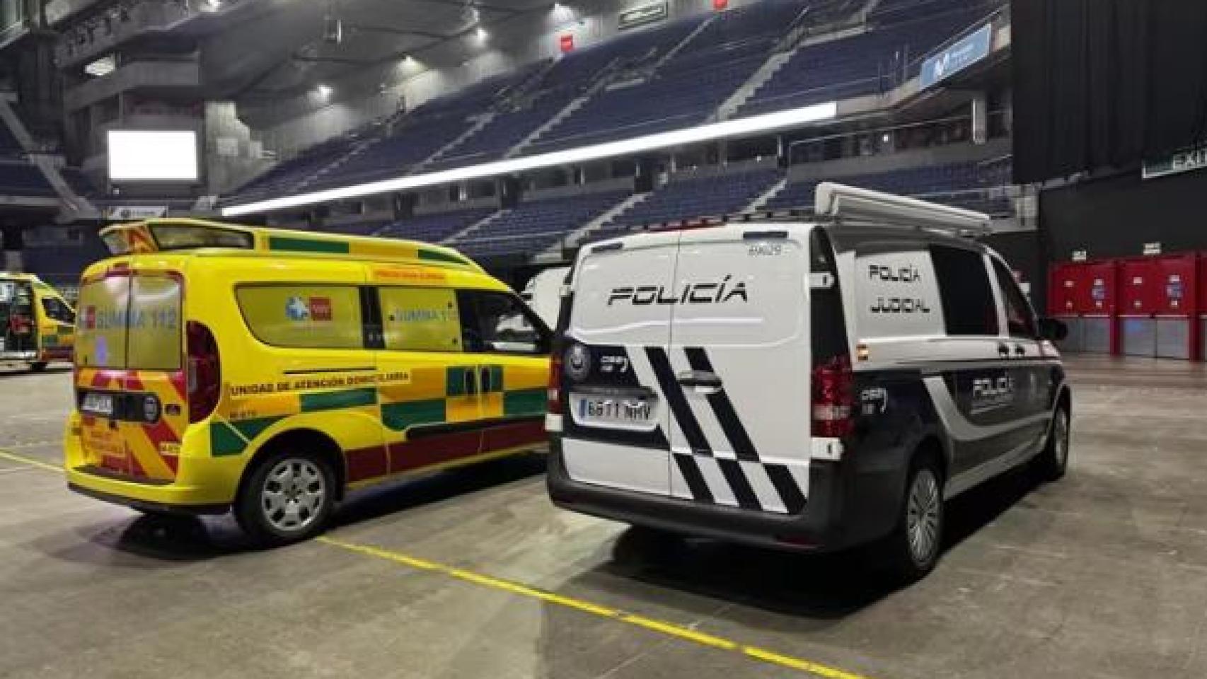 La Policía y los servicios sanitarios, en el Movistar Arena. 