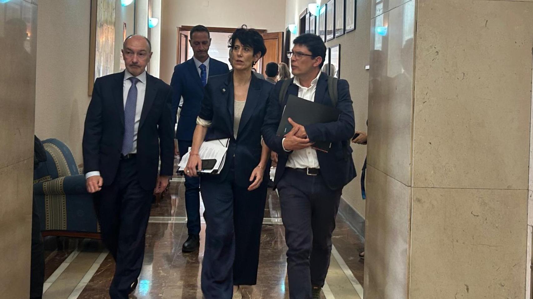 La ministra Elma Sainz junto a Fernando Beltrán, delegado del Gobierno en Aragón.