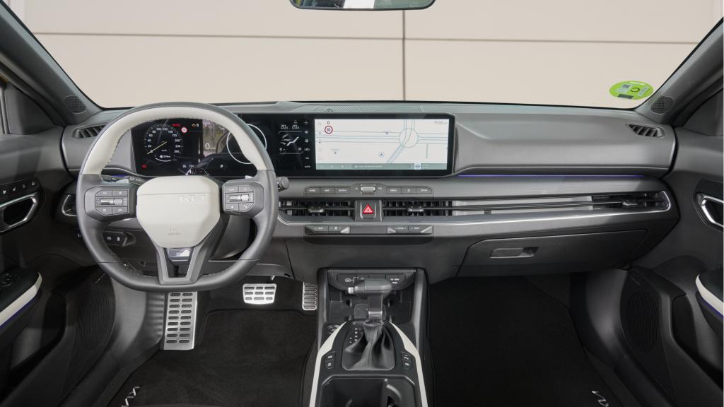 Puesto de conducción del Kia K4.