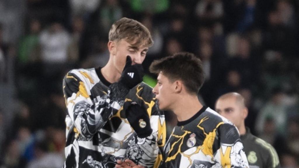 Huijsen y Güler, durante un calentamiento del Real Madrid