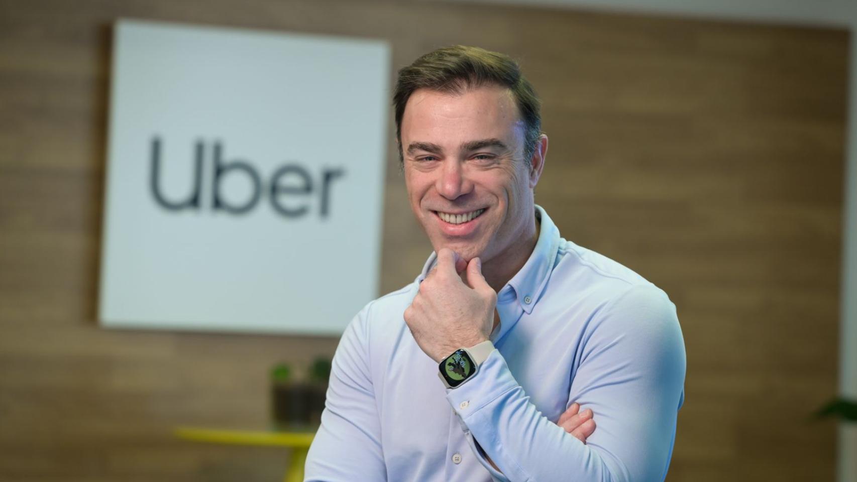 Ildefonso Pastor posa en las instalaciones de Uber en Madrid.