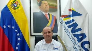 El Mayor General Juan Manuel Teixeira Díaz, que dio los permisos a Plus Ultra al frente del INAC, y hoy lidera la expropiación de bienes a la oposición.