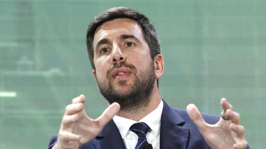 Enrique Riquelme, fundador y presidente ejecutivo de Grupo Cox, durante un foro económico.