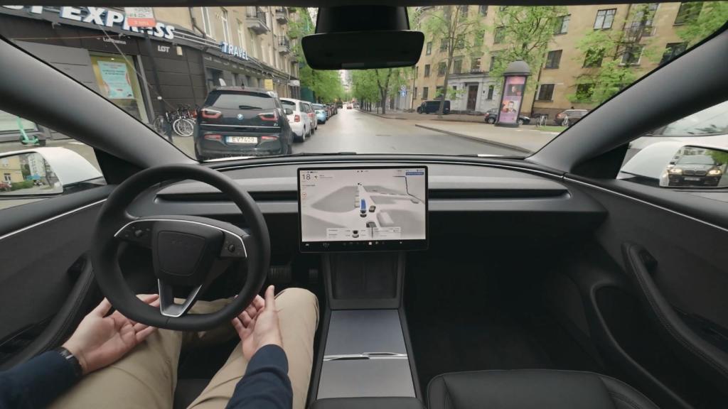 La conducción autónoma de Tesla en Lituania.
