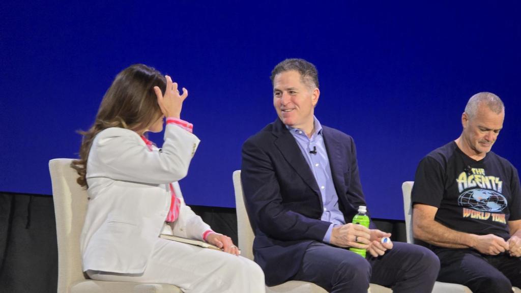 El CEO de Dell en otra de las mesas redondas del evento.