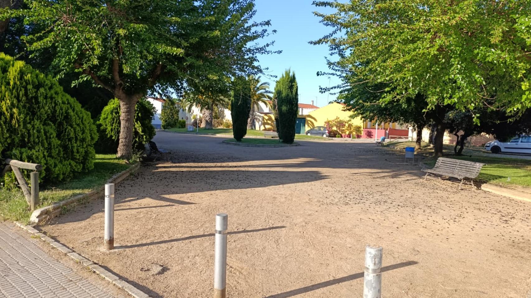 Una plaza contigua al lugar del crimen.