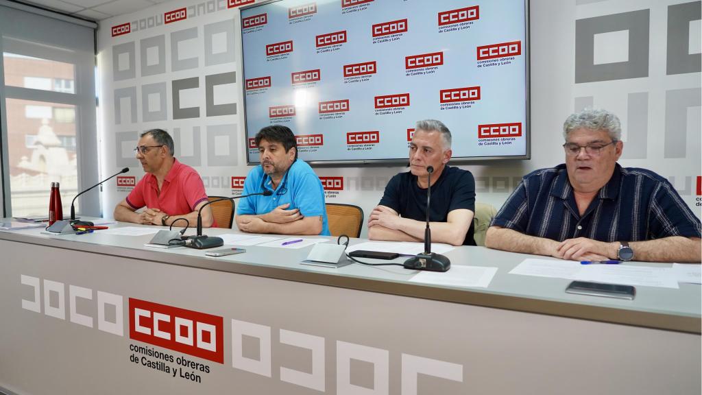Rueda de prensa de Francisco Vega, secretario general del sector de carreteras de FSC de CC.OO. y Luis Villares, coordinador autonómico del sector de carreteras de FSC CC.OO. CyL, este jueves
