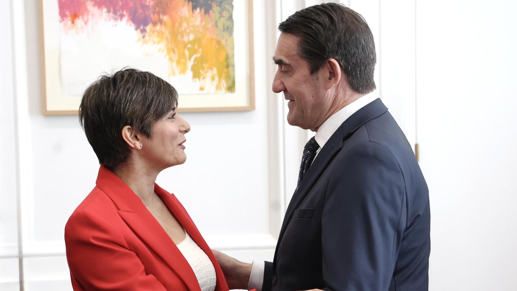 La ministra de Vivienda y Agenda Urbana, Isabel Rodríguez, y el consejero de Medio Ambiente, Vivienda y Ordenación del Territorio, Juan Carlos Suárez-Quiñones, durante la Conferencia Sectorial de Vivienda de este jueves