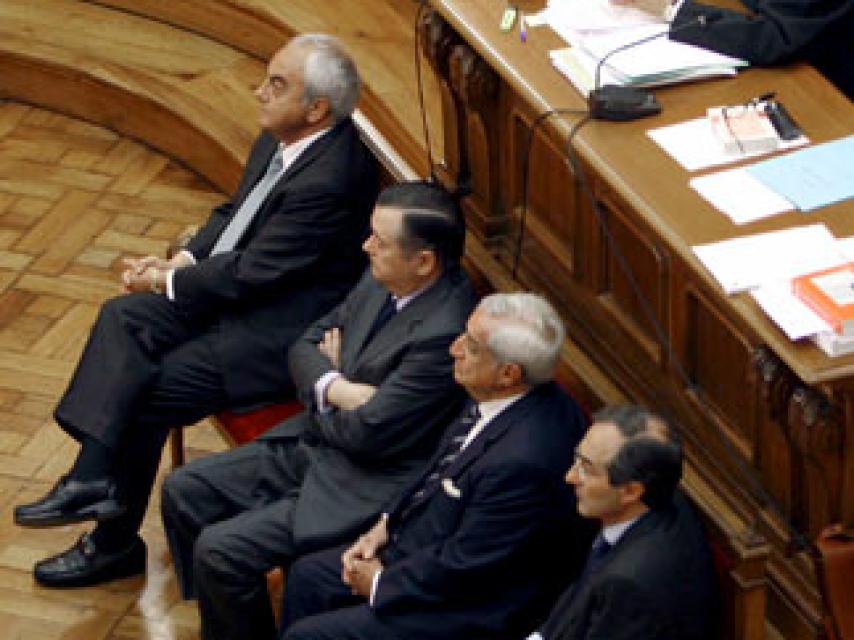 Juicio contra Alfredo Sáenz y Miguel Ángel Calama en Barcelona, en mayo de 2009./