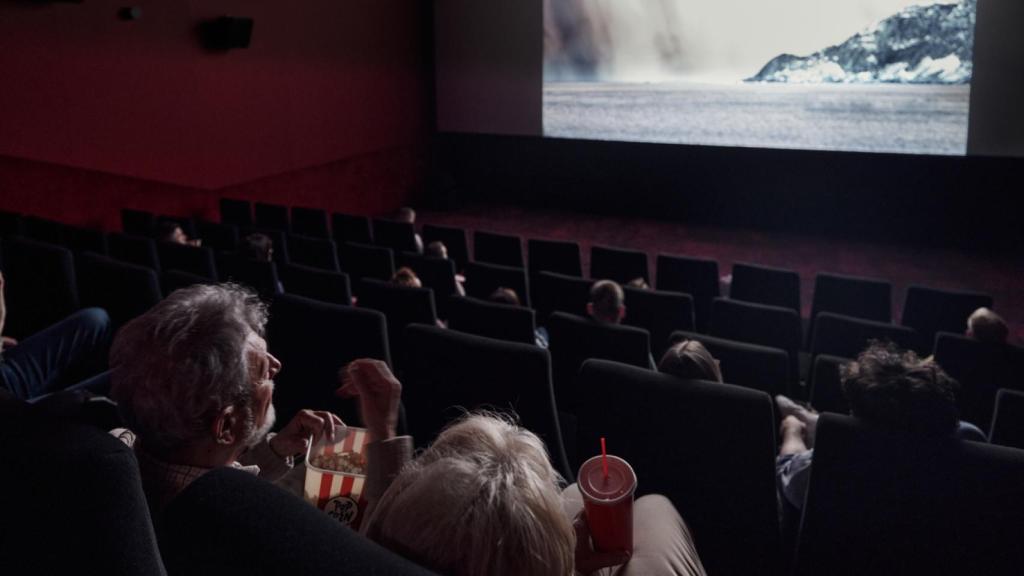 Representación de una sala de cine con espectadores.