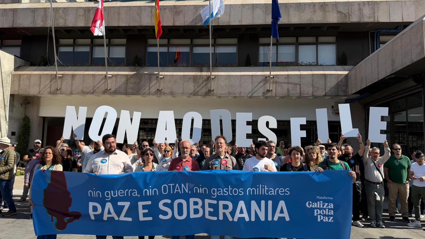 Imagen de la concentración de este jueves ante el Ayuntamiento de Vigo.