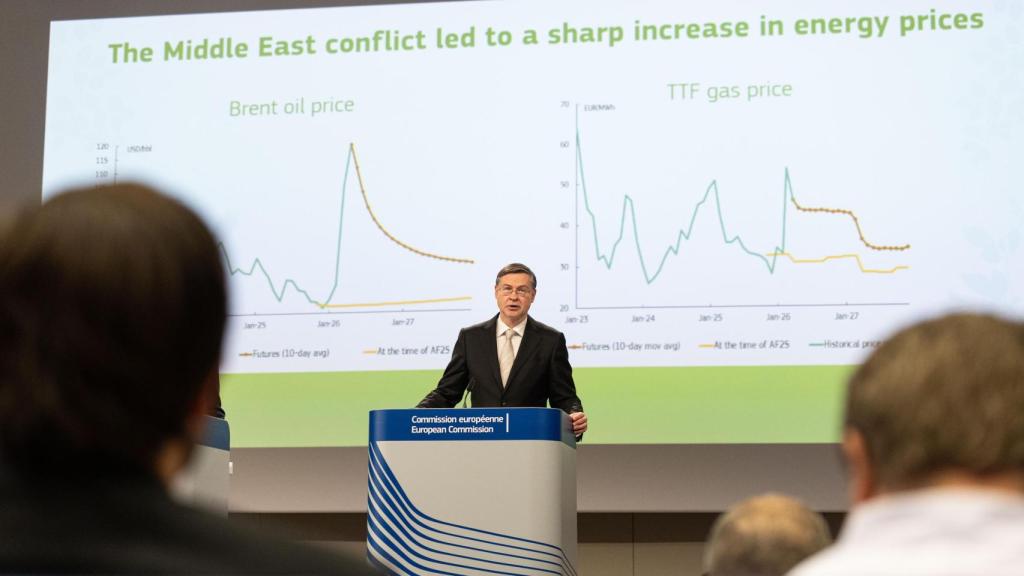 El comisario de Economía, Valdis Dombrovskis, durante la rueda de prensa de este jueves en Bruselas