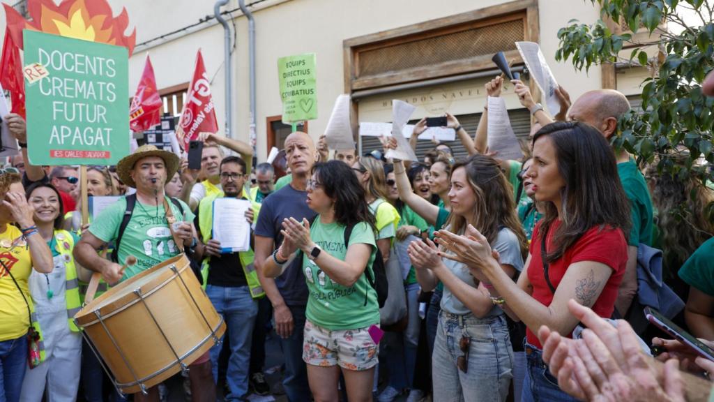 Ione Belarra, reunida frente a Le Cortez. EFE/Bill Aliño