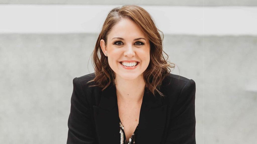 La psicóloga Alison Wood es profesora en la Harvard Business School.