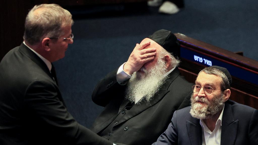 Reacciones de parlamentarios israelíes tras la votación que propone la disolución de la Cámara.