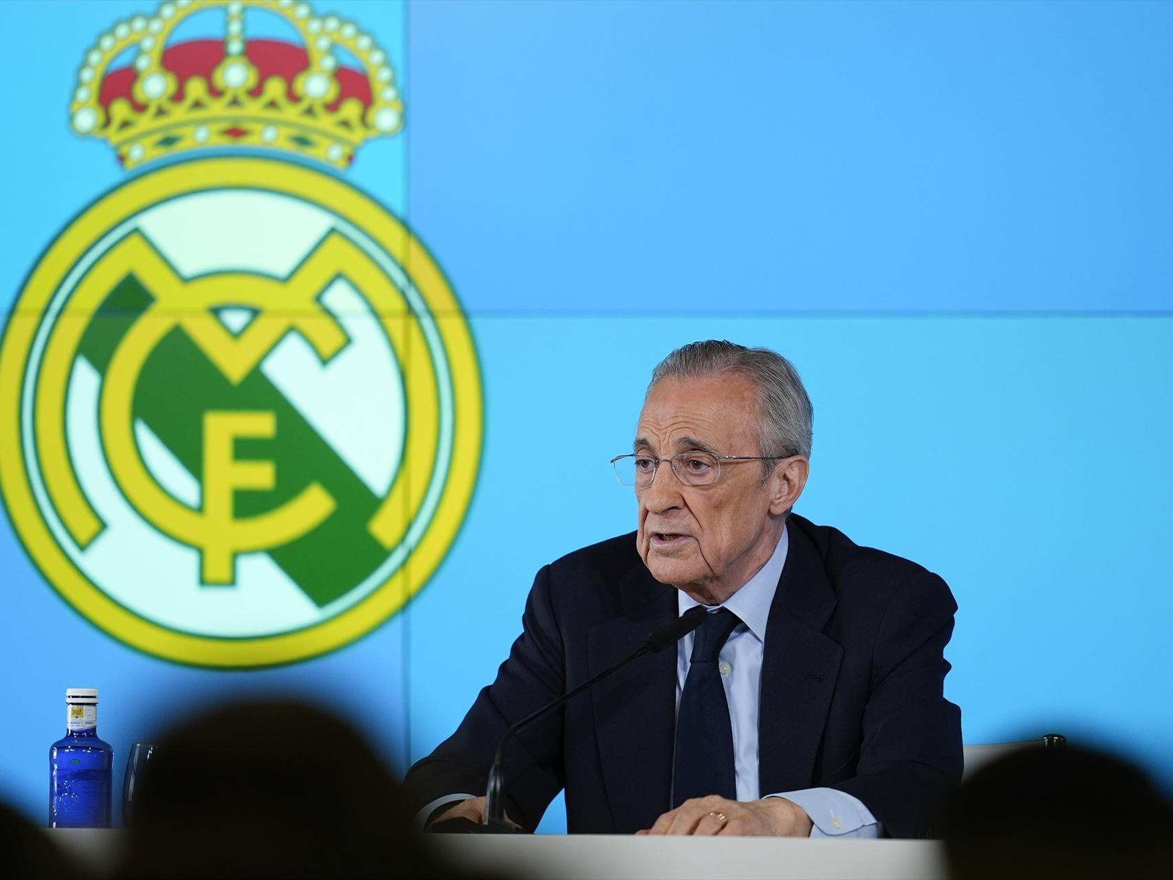 Florentino Pérez atiende a los medios en rueda de prensa.