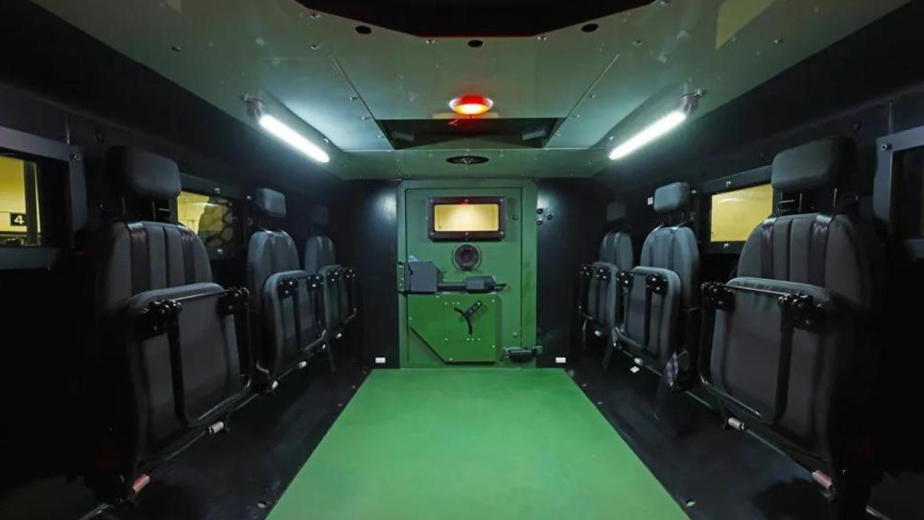 Interior del vehículo blindado Senator MRAP