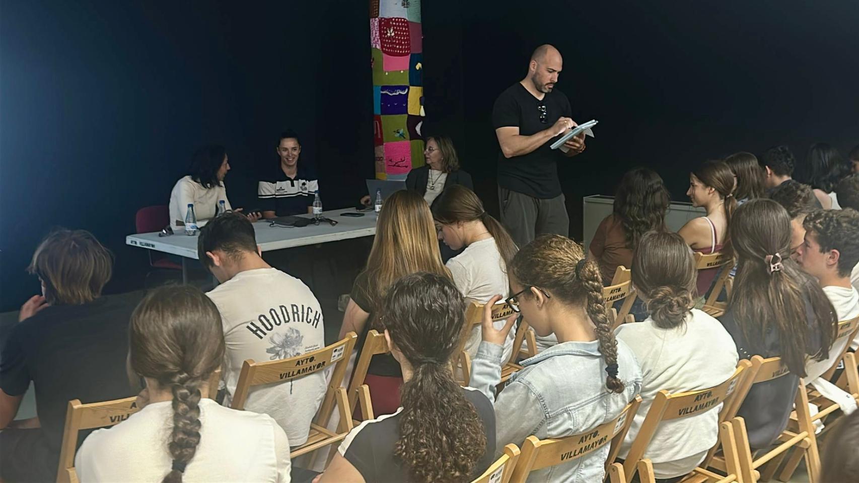  Dori Ruano y Yelyzaveta Havrylova emocionan a los jóvenes de Villamayor en la IX Edición de la Igualdad a través del deporte.