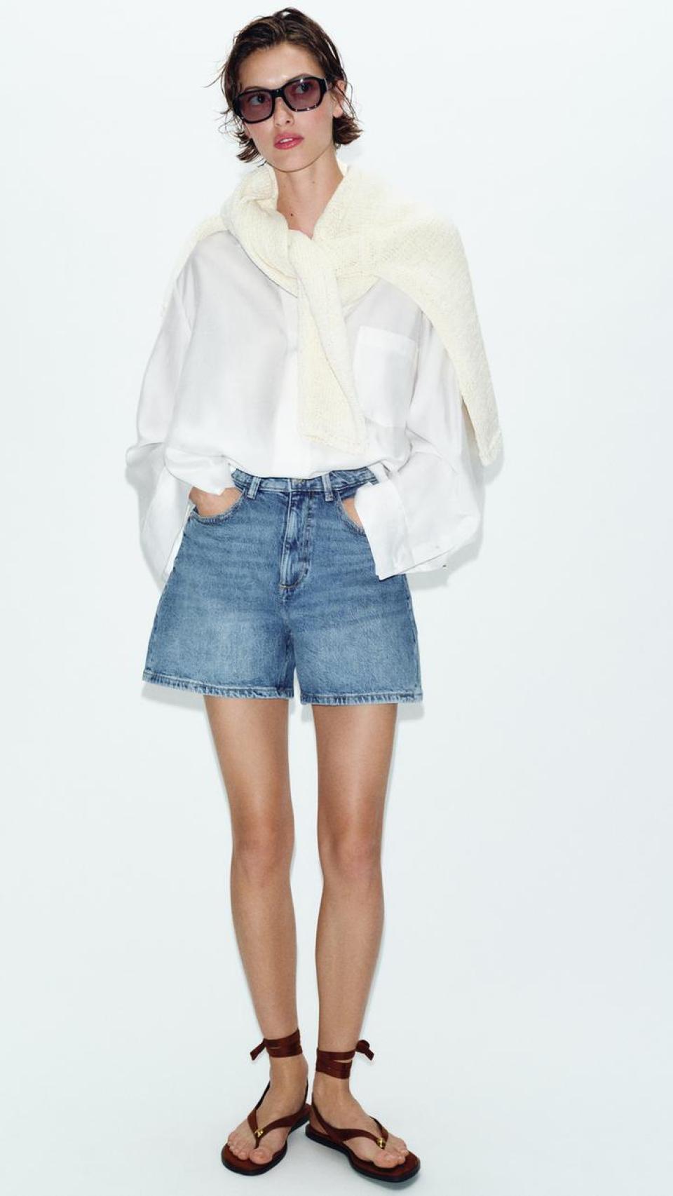 Shorts 'Mom Fit', de Zara.