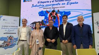 El alcalde de La Nucía, Bernabé Cano (centro), preside el inicio del II Foro Nacional del Deporte y el Turismo como Industria Emergente en España.